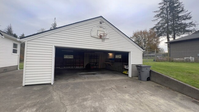 Building Photo - 91421 Lewis & Clark Rd, Astoria, OR 97103