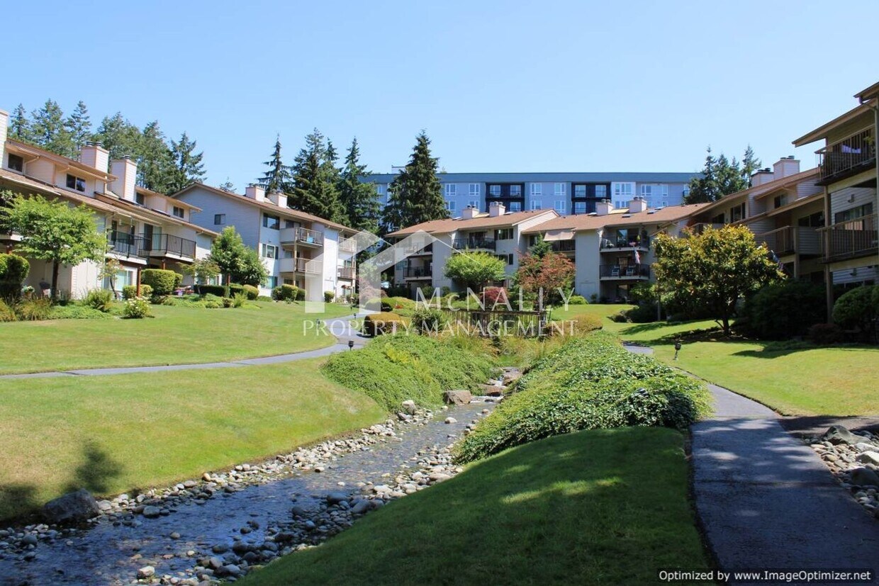 Foto principal - Spacious 3-Bedroom Condo with Detached 1-C...