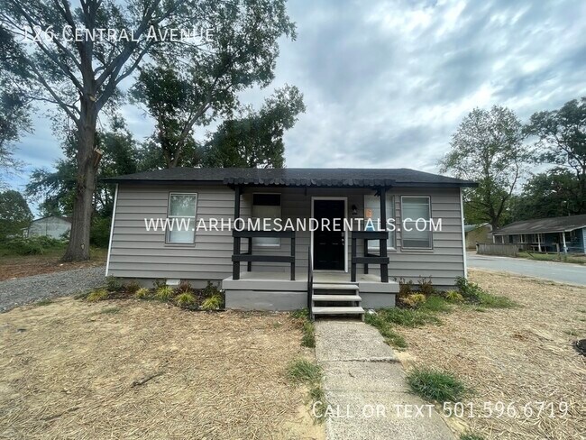 Building Photo - 126 Central Avenue | $895 | 3 beds, 1 full...