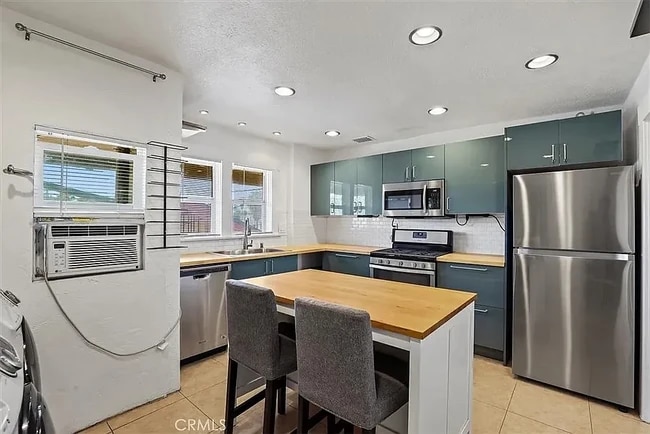 kitchen and dishwaser - 418 E 14th St