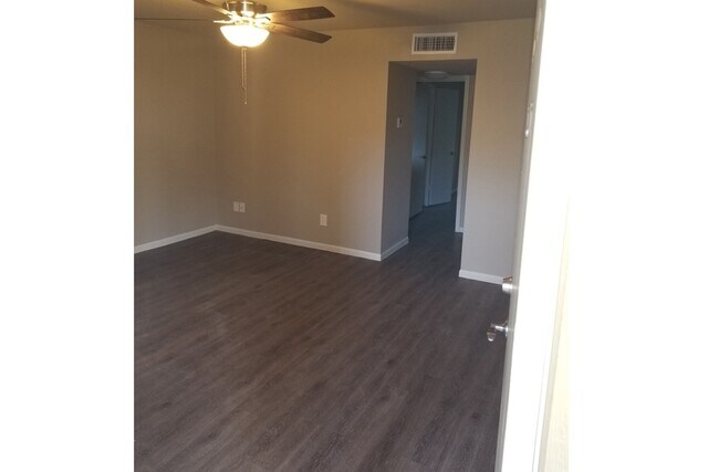 Foto del edificio - 15027 Quail Ridge Rd