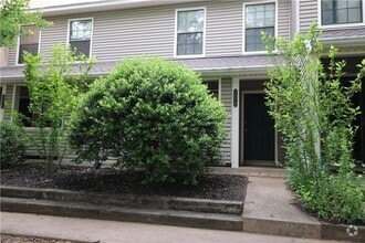 Building Photo - 500 Fairway Cir
