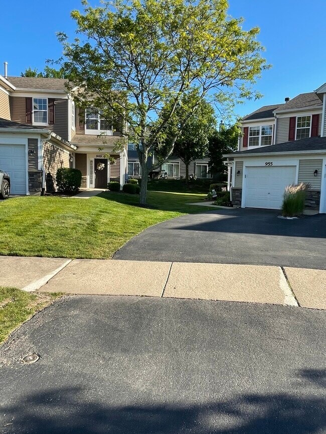 Building Photo - 955 Genesee Dr