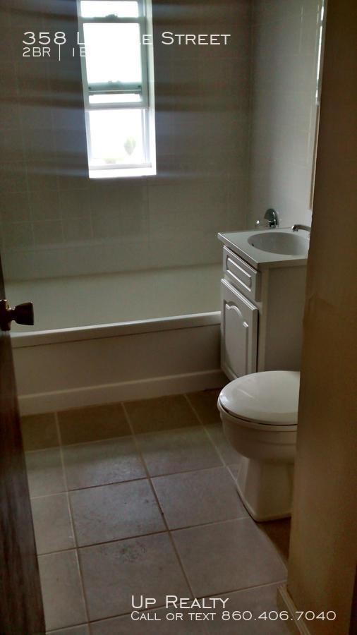 Building Photo - 2 bedroom in New Britain CT 06051