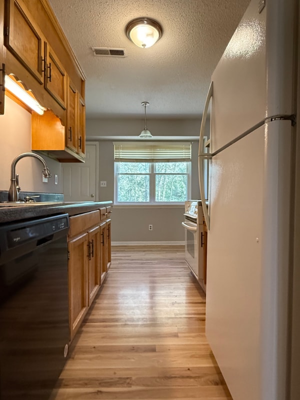 Building Photo - 9746 Wallwood Dr SE