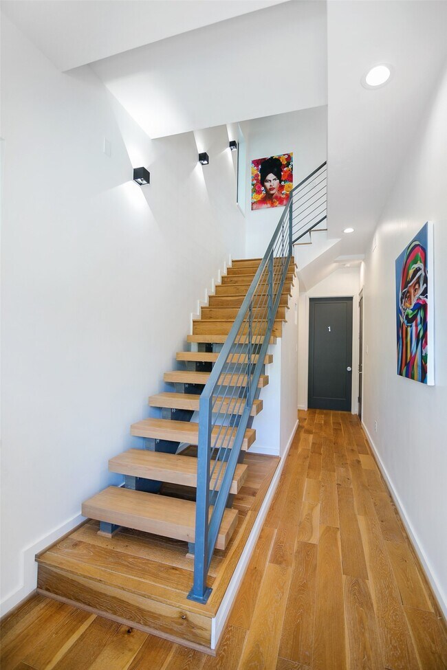 Foto del edificio - 511 Memorial Heights Dr