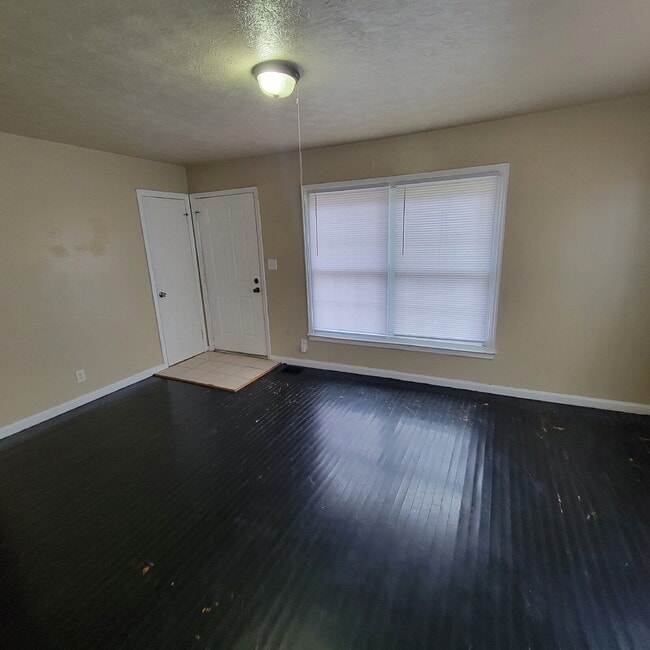 Photo - CUTE NORTH-EAST INDIANAPOLIS HOME 2 BEDROOMS ONE BATH W/ GARAGE!