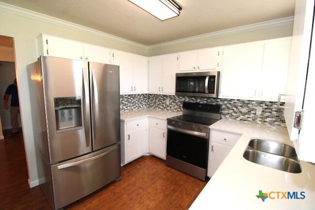 Building Photo - 3303 Solomon Dr