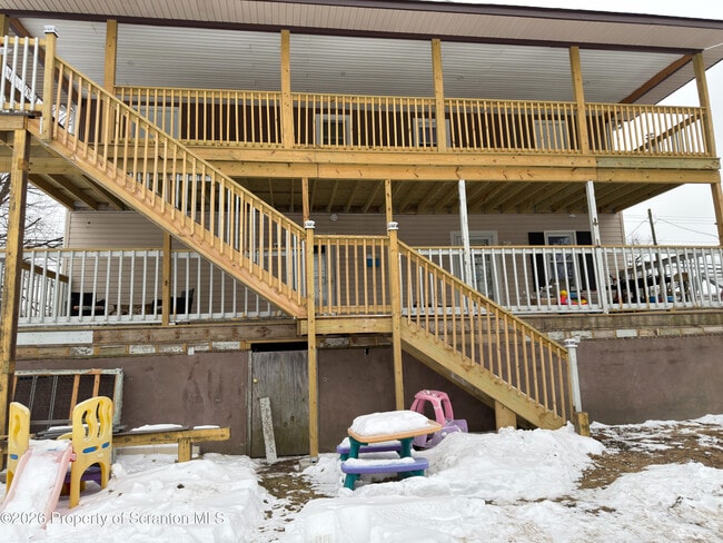 Building Photo - 1043 Main St