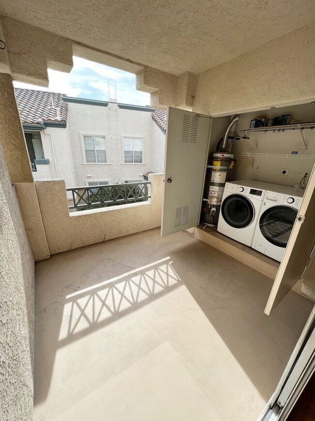Building Photo - 2BR/2BA Upper level Condo @ Camino Villas in Carmel Valley