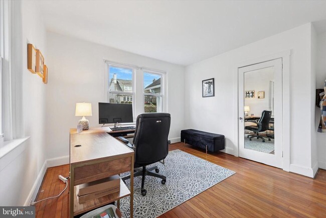 Building Photo - 232 Forrest Ave