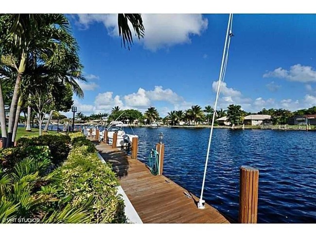 Building Photo - 170 Cypress Club Dr