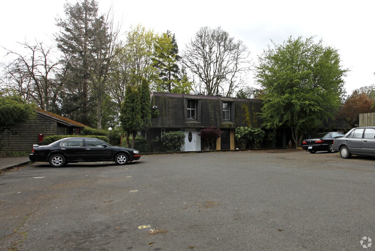 Foto del edificio - Four Oaks Apartments