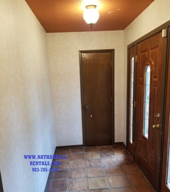 Building Photo - Exceptional 3/2 Home in Great Location