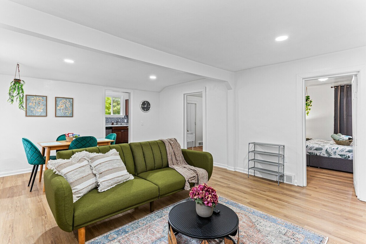 Foto principal - 8269 Maxwell Ave