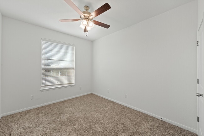 Building Photo - 8014 Timber Holw Ln