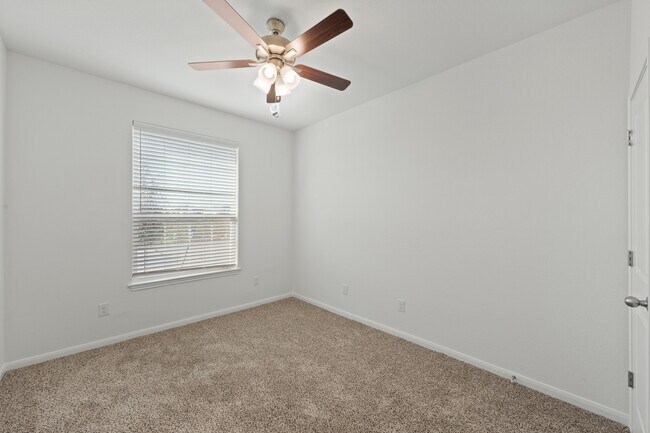 Foto del edificio - 8014 Timber Holw Ln