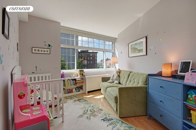 Building Photo - 272 W 107th St