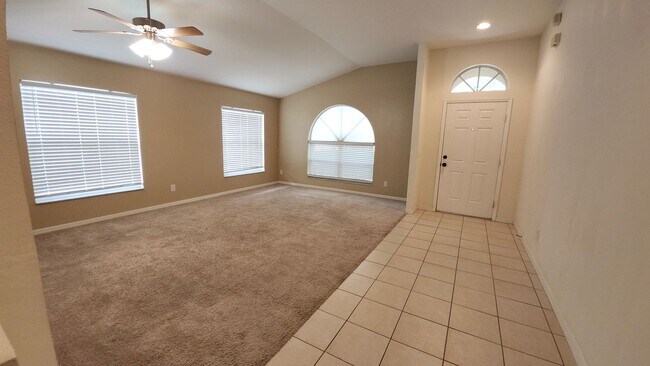 Foto del edificio - 1813 Greystone Heights Dr