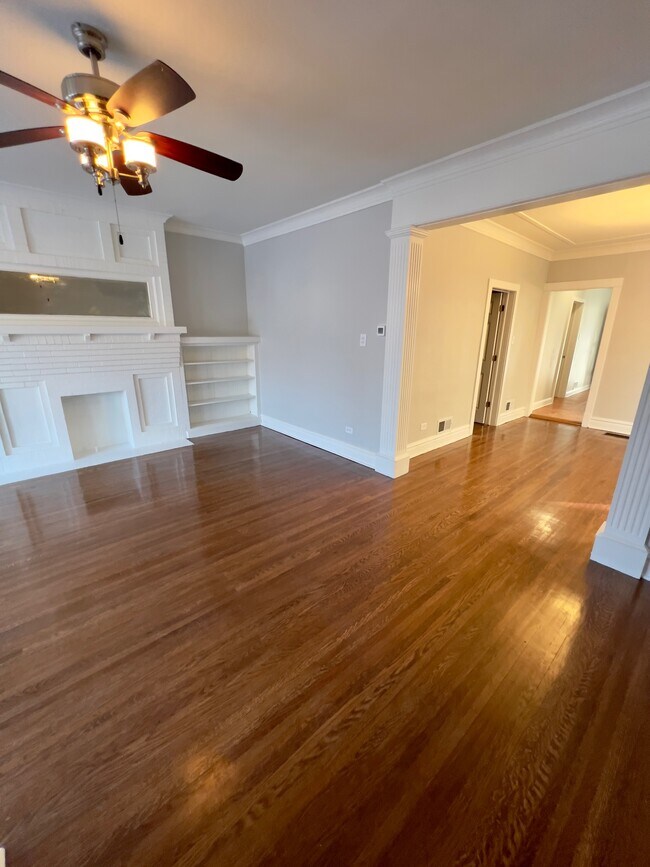 Foto del edificio - 4827 W Barry Ave