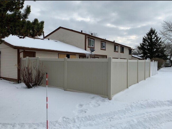 Building Photo - 2221 Windsor Ln