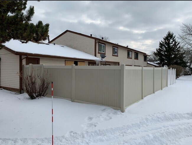 Foto del edificio - 2221 Windsor Ln