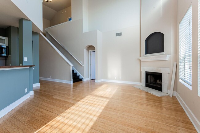 Foto del edificio - Gorgeous 4-Bedroom Single Family Home Just...