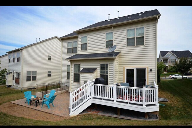 Backyard, Patio and Deck - 42790 Macauley Plz