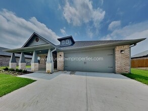 Building Photo - 2108 Gabriel Dr