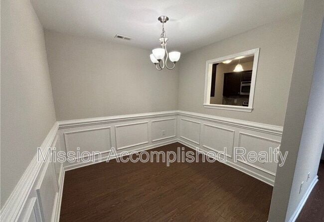 Building Photo - 2644 Middle Br Bnd