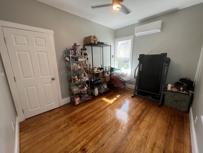 Building Photo - 297 Hamlet St