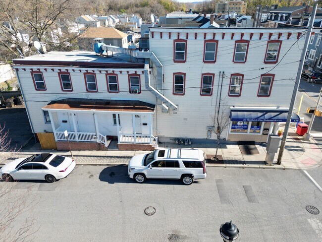 Building Photo - 559 S Main St