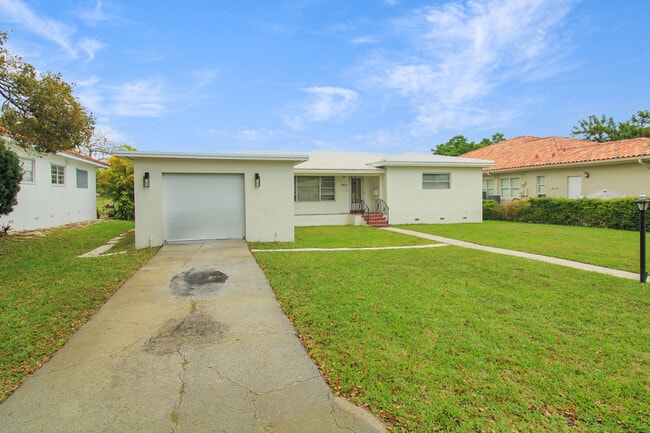 Building Photo - 1025 Hunting Lodge Dr