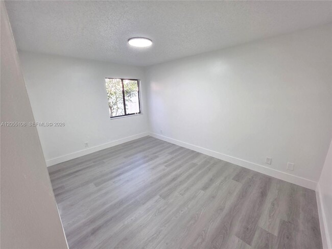Foto del edificio - 5307 NW 93 Ave