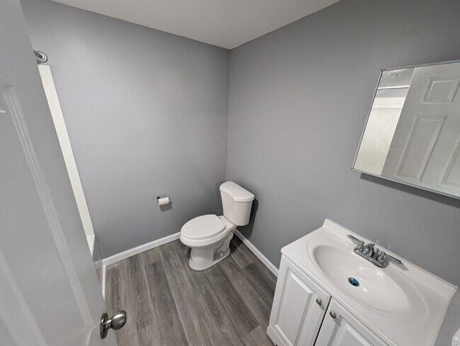 Foto del edificio - 64 Woodbridge Ave