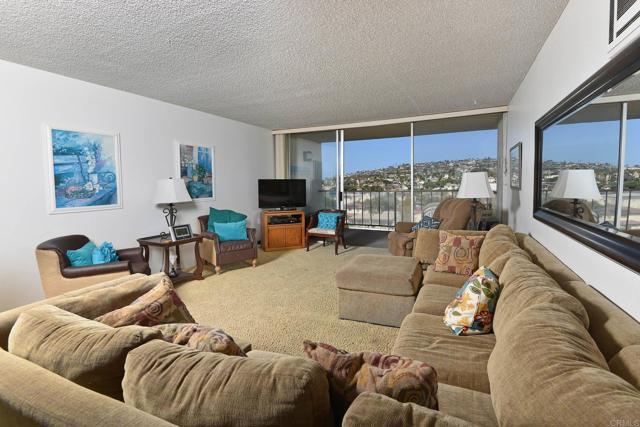 Foto del edificio - 4944 Cass St