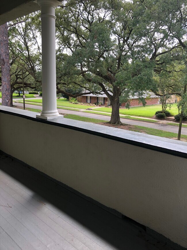 balcony - 2023 Kleinert Ave