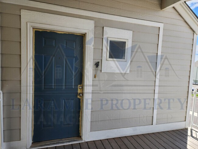 Building Photo - 3 Bed 2 Bath Condo