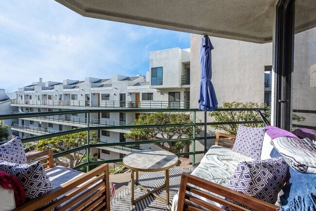 Balcony - 2930 Neilson Way
