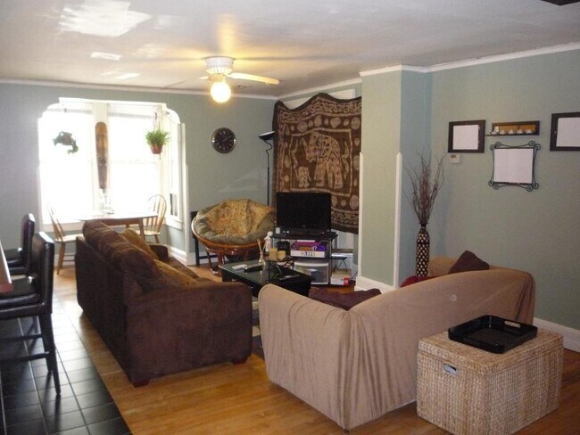 Building Photo - Broom &amp; Wash, LLC 404WW