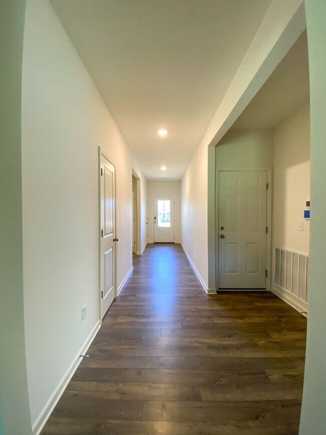 Foto del edificio - 4 bedroom 2 bath built by DR Horton in 2021