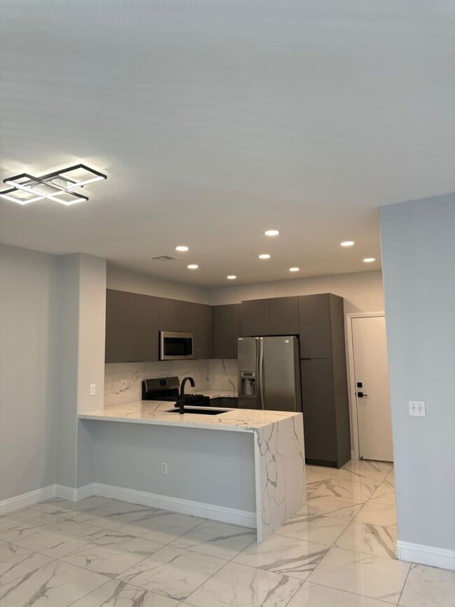 Foto del edificio - 3 bedroom house for rent $2400
