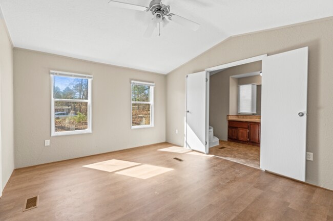 Foto del edificio - 15807Country Way