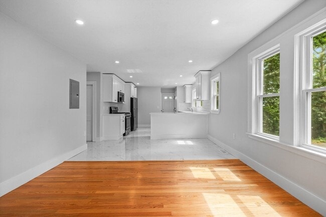 Building Photo - 170 Calumet St