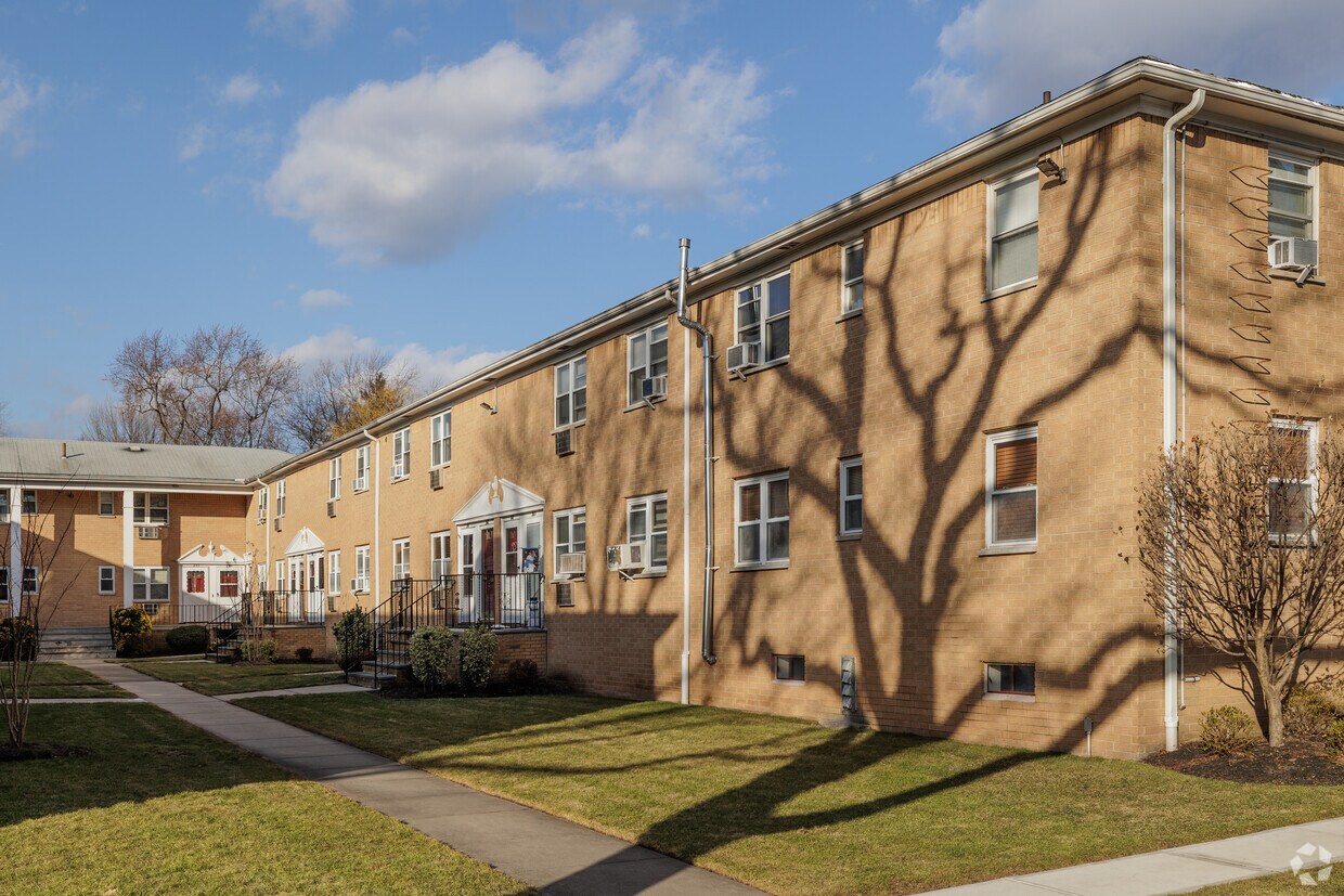 Primary Photo - Bridgebrooke Condominiums