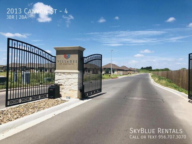 Foto del edificio - 2013 Canyon Dr