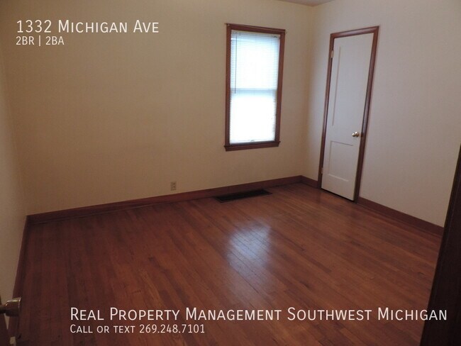 Foto del edificio - 3 Bedroom/ 1.5 Bath with detached 1 car ga...