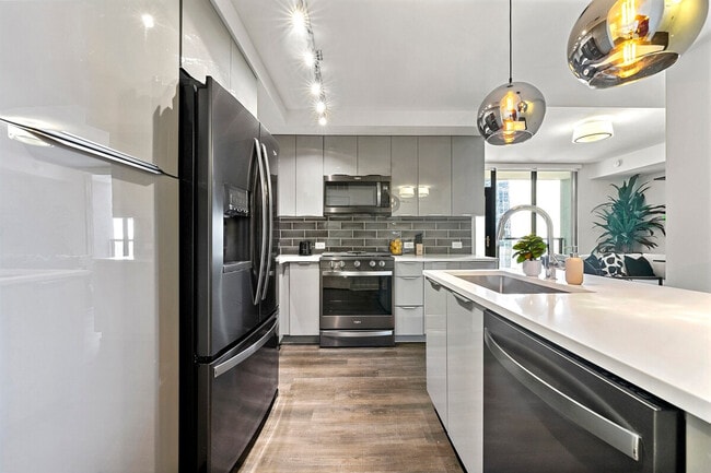 Building Photo - 1400 W Peachtree St NW