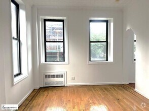 Building Photo - 361 Hoyt St