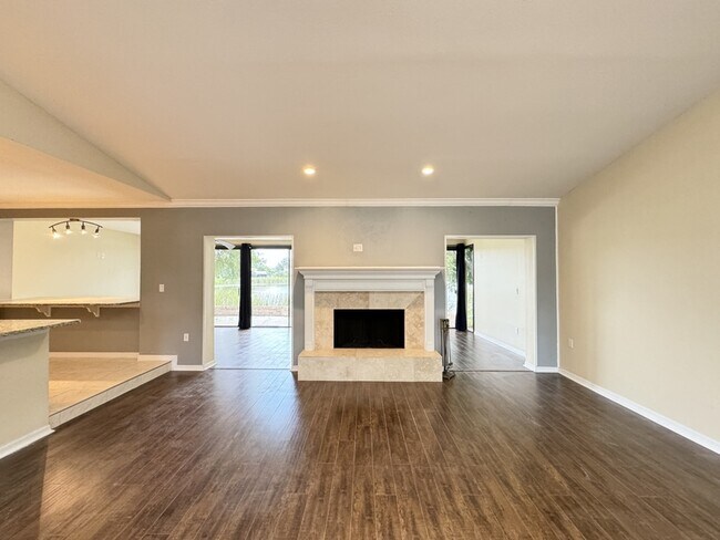 Building Photo - 5261 Abelia Dr